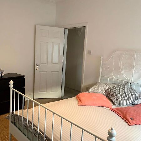 Beautiful Home, 3 Bedroom House Near Alton Towers, Wedgwood Museum, Universities Newcastle-under-Lyme Dış mekan fotoğraf