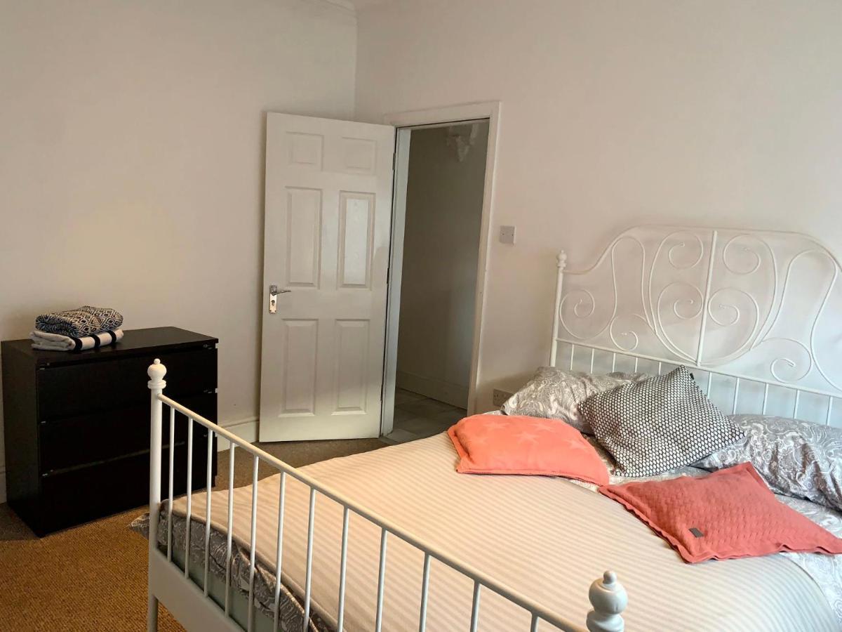 Beautiful Home, 3 Bedroom House Near Alton Towers, Wedgwood Museum, Universities Newcastle-under-Lyme Dış mekan fotoğraf